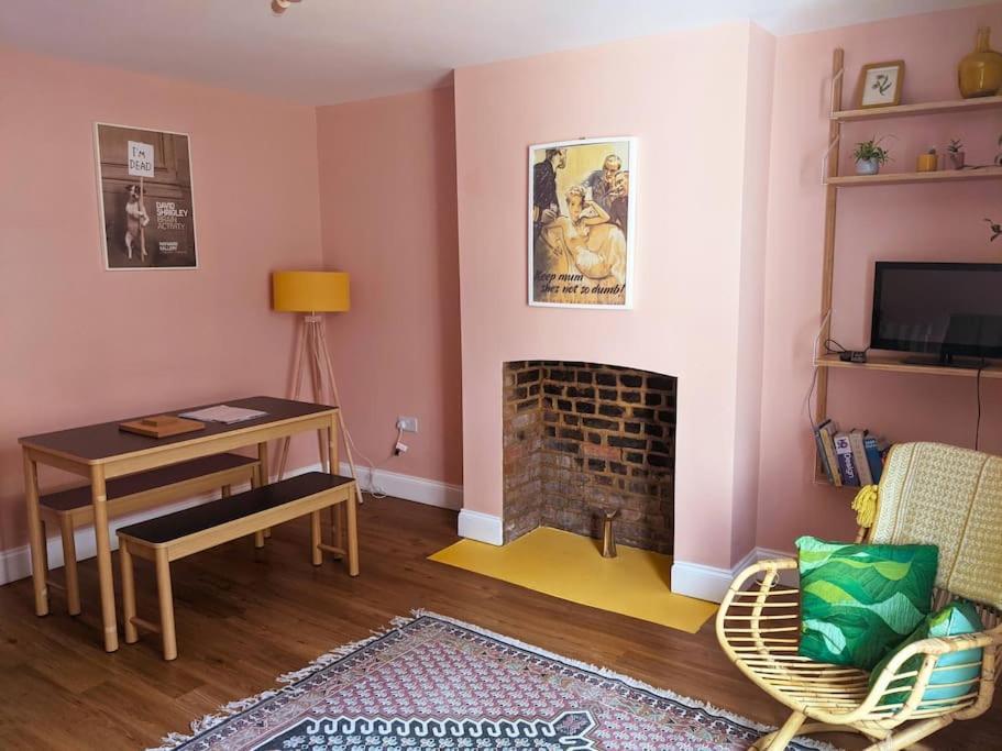 Stylish And Colourful Flat Minutes From The Beach Margate Exterior foto